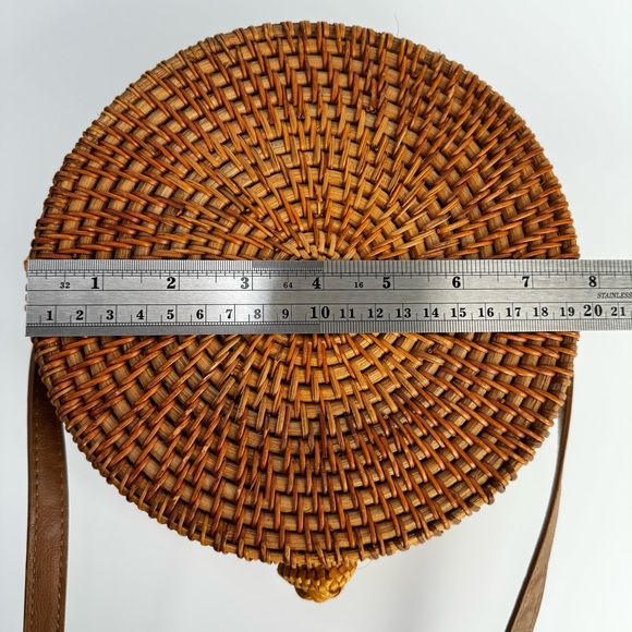 STRAW STUDIOS Round Rattan Crossbody Bag Brown Woven Ata Grass Loop Closure - Picture 10 of 12